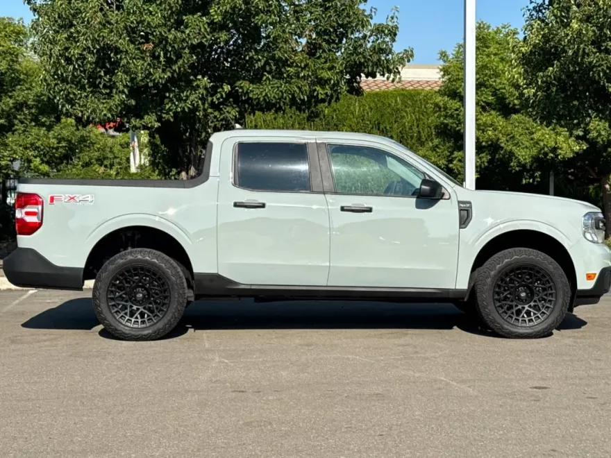 2022 Ford Maverick XLT photo 1