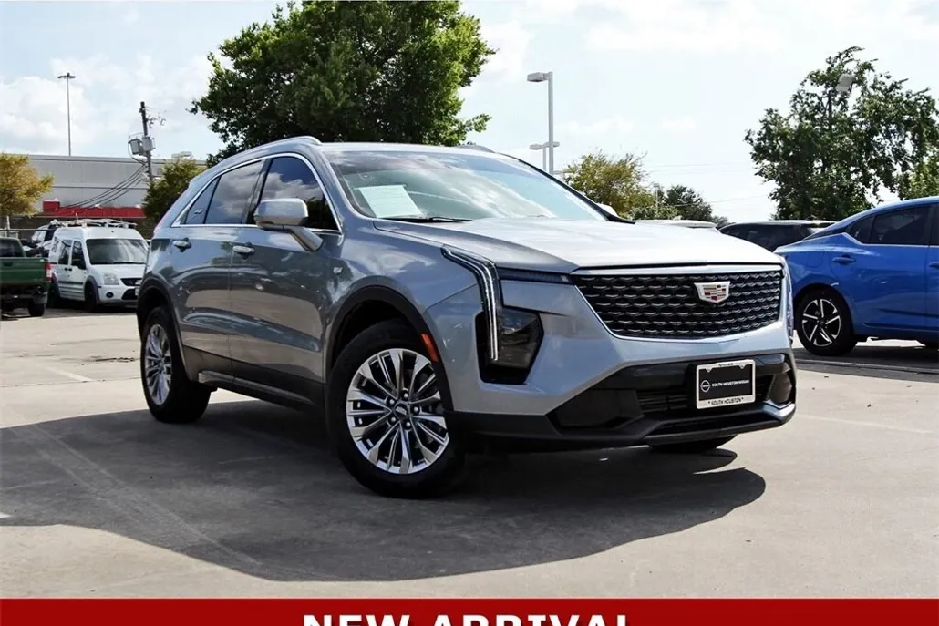 2025 Cadillac XT4 Premium Luxury photo 1