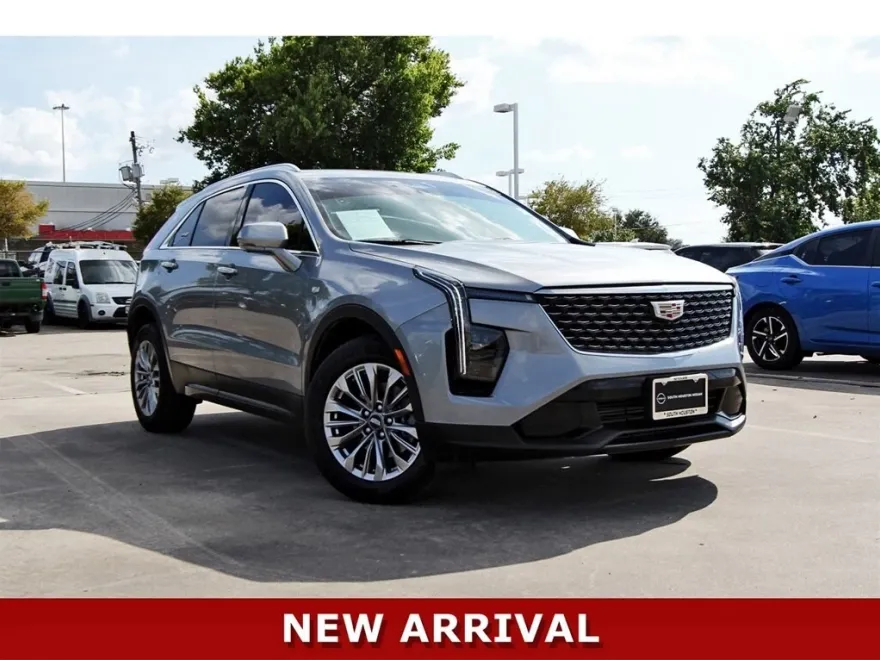 2025 Cadillac XT4 Premium Luxury photo 1