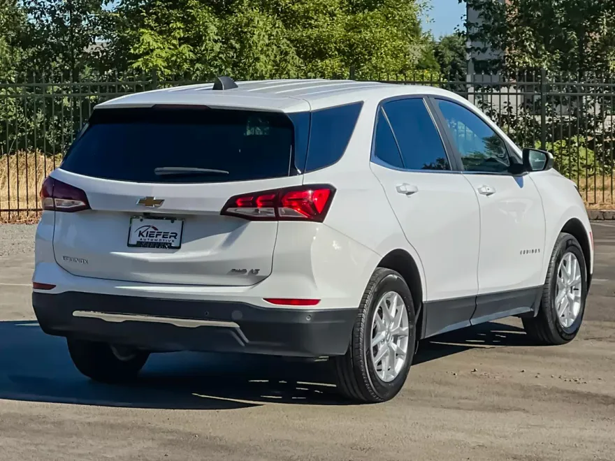 2022 Chevrolet Equinox LT photo 1