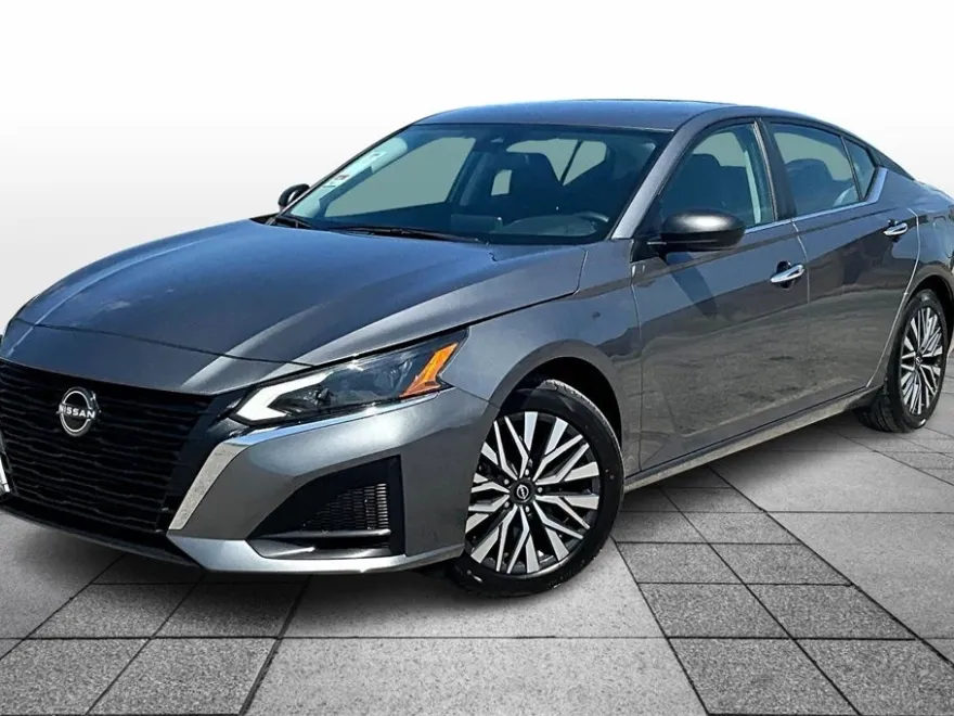 2024 Nissan Altima 2.5 SV photo 1