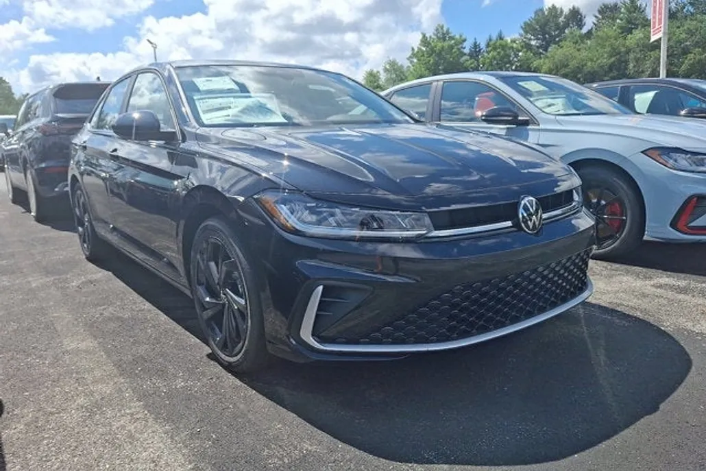 2025 Volkswagen Jetta SE photo 1