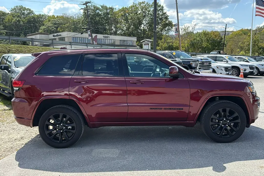 2021 Jeep Grand Cherokee Laredo X photo 1