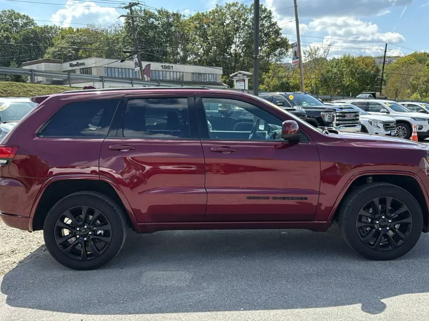 2021 Jeep Grand Cherokee Laredo X photo 1
