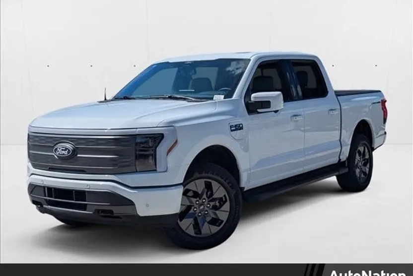 2025 Ford F-150 Lightning Lariat photo 1