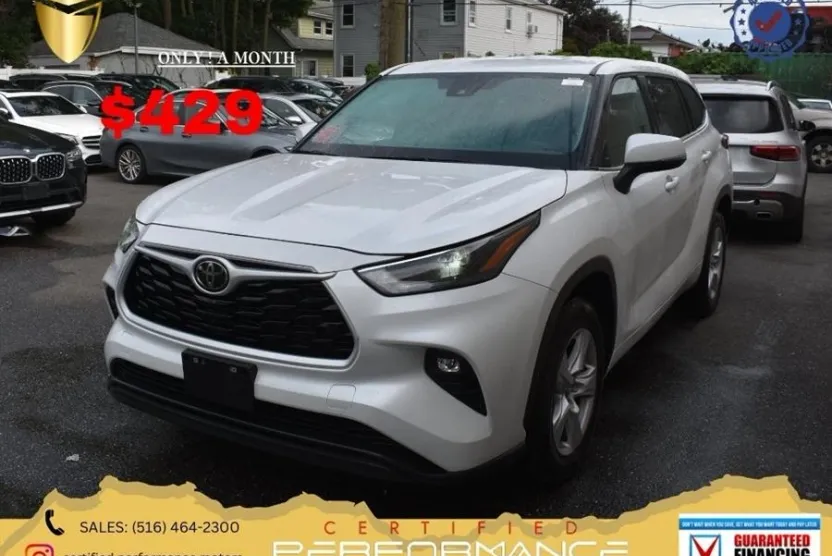 2024 Toyota Highlander LE photo 1