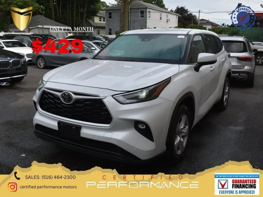 2024 Toyota Highlander LE photo 1