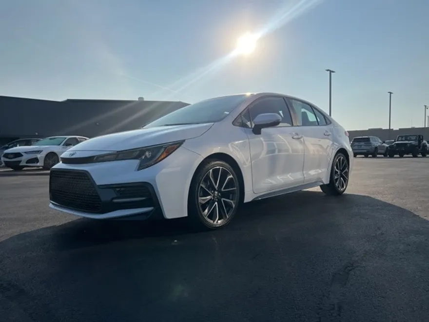 2022 Toyota Corolla SE photo 1