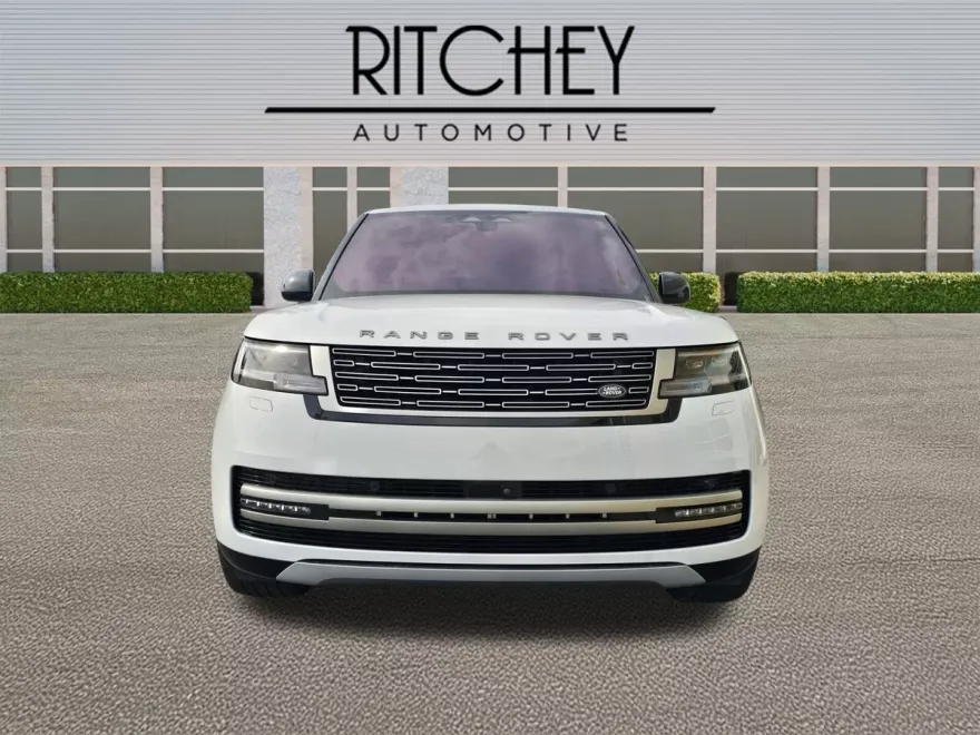2023 Land Rover Range Rover SE photo 1
