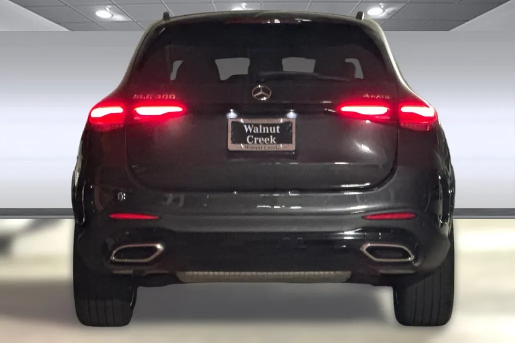2025 Mercedes Benz GLC 300 4MATIC photo 1