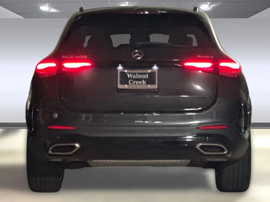 2025 Mercedes Benz GLC 300 4MATIC photo 1