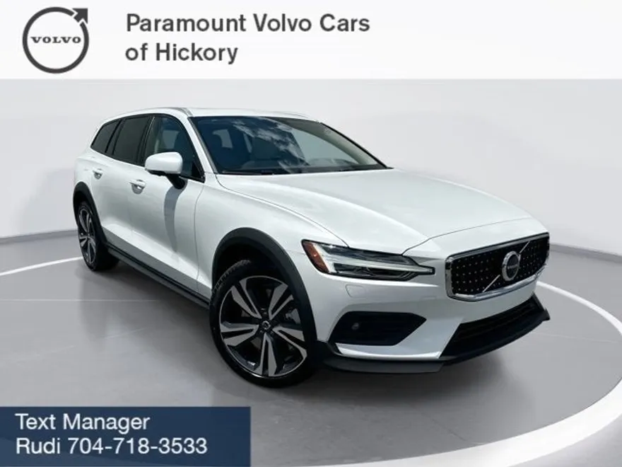 2026 Volvo V60 Cross Country Plus photo 1