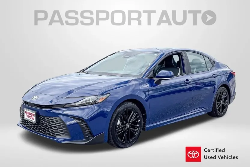 2025 Toyota Camry SE photo 1