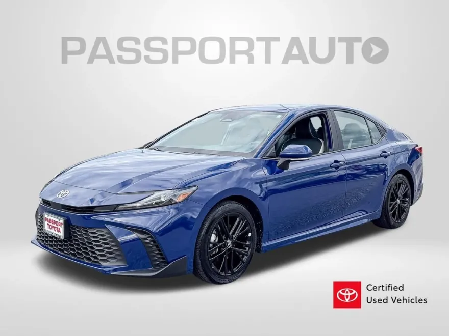 2025 Toyota Camry SE photo 1