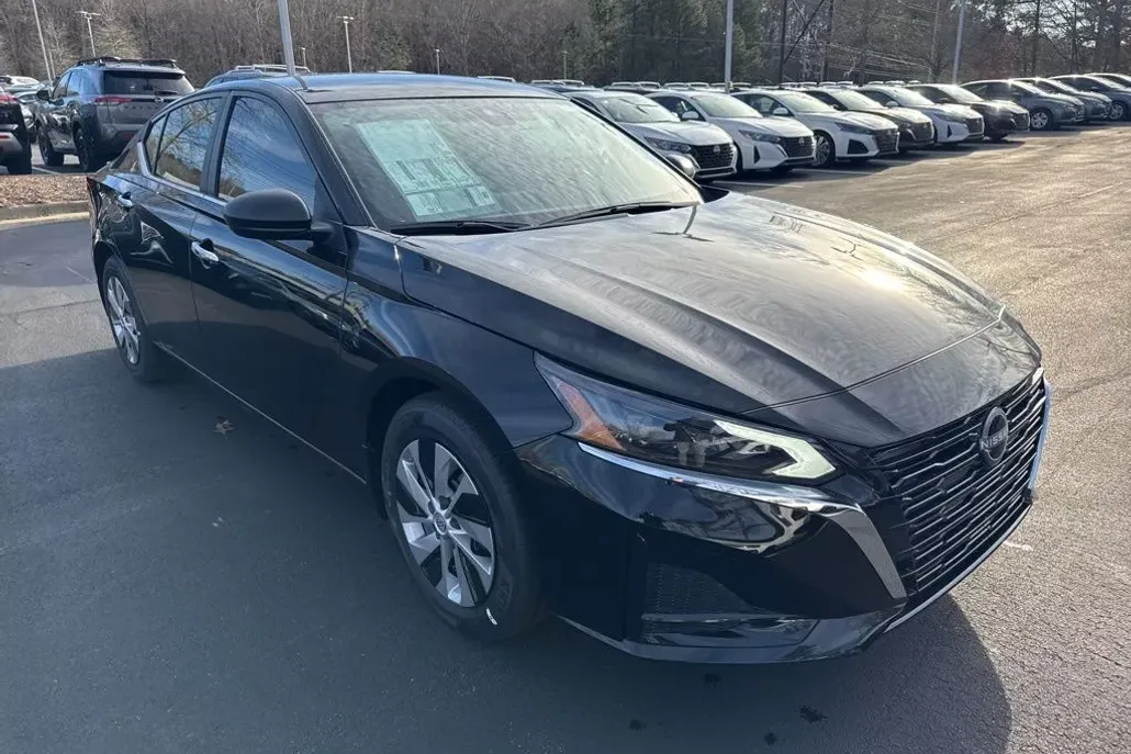 2025 Nissan Altima S photo 1