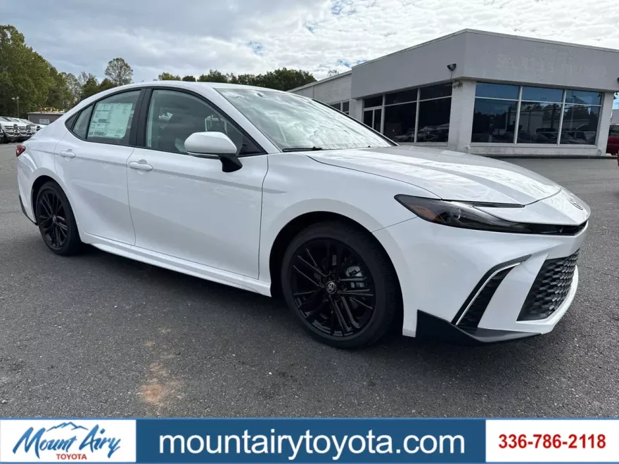 2026 Toyota Camry SE photo 1