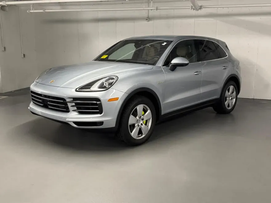 2022 Porsche Cayenne E-Hybrid photo 1