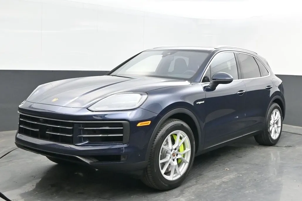 2025 Porsche Cayenne E-Hybrid photo 1