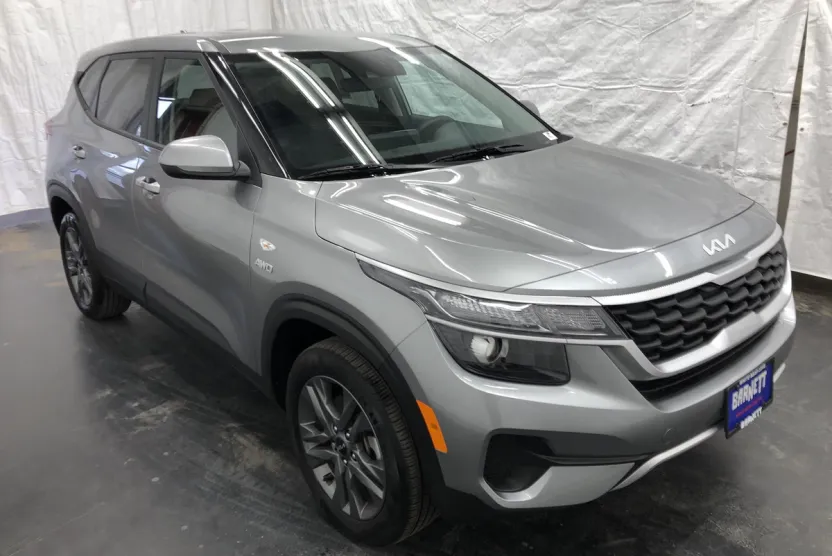 2023 Kia Seltos LX photo 1