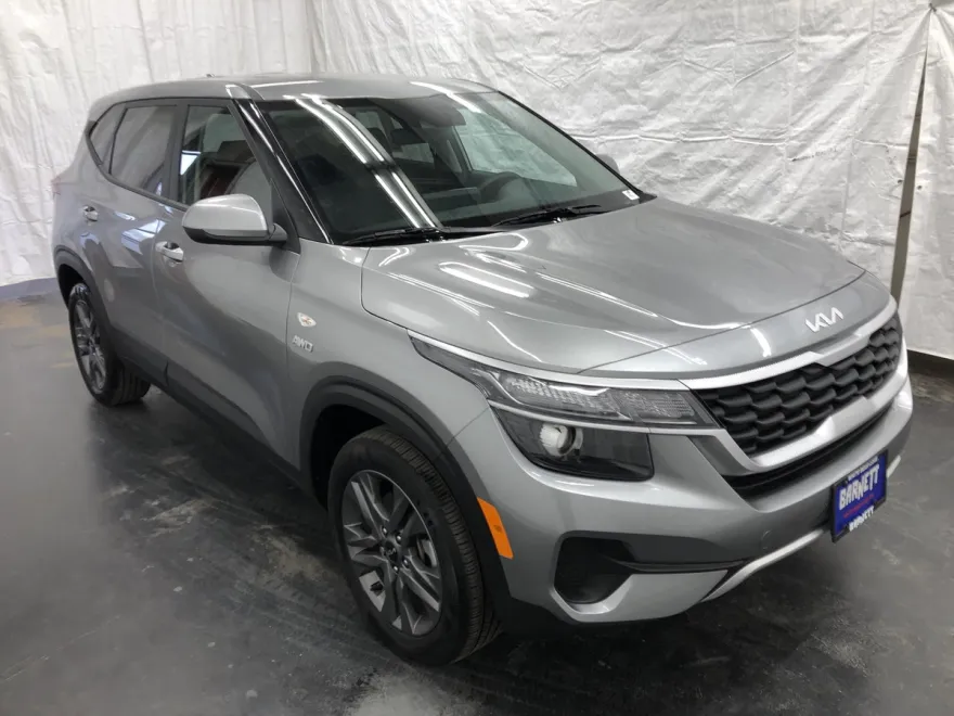2023 Kia Seltos LX photo 1
