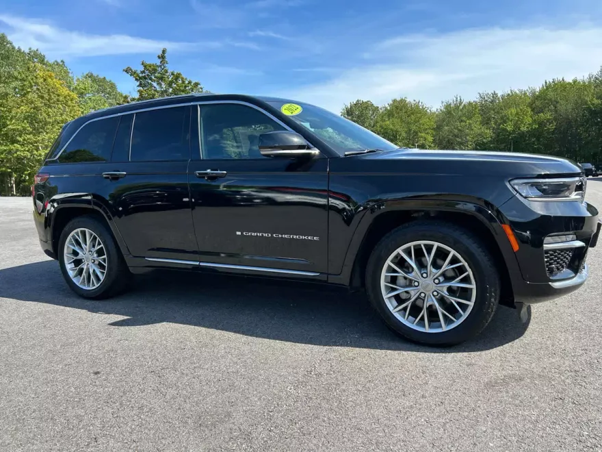 2022 Jeep Grand Cherokee Summit photo 1