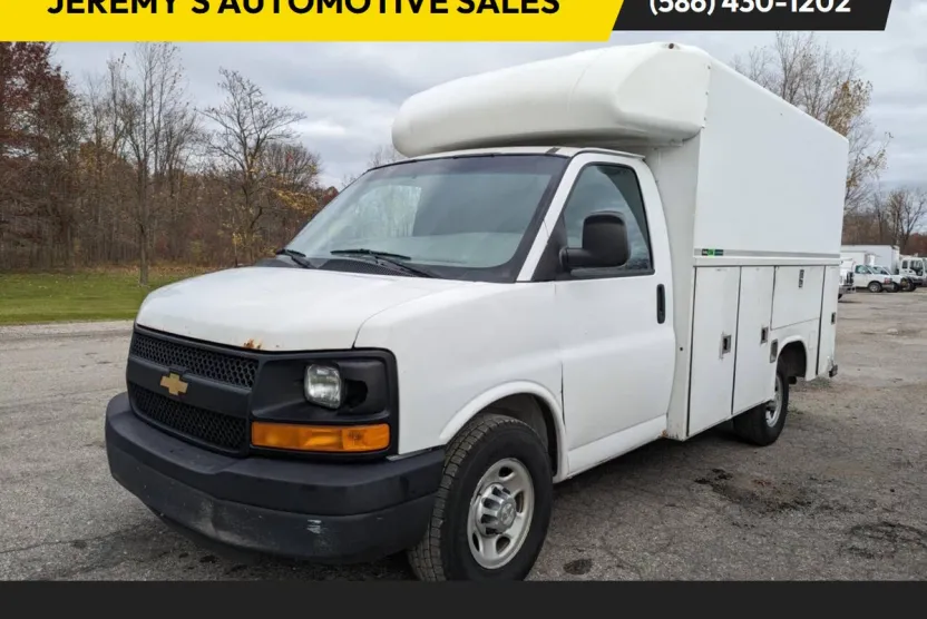 2013 Chevrolet Express 3500 Cutaway photo 1