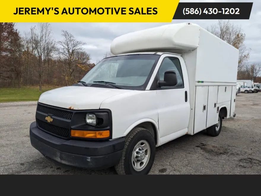 2013 Chevrolet Express 3500 Cutaway photo 1