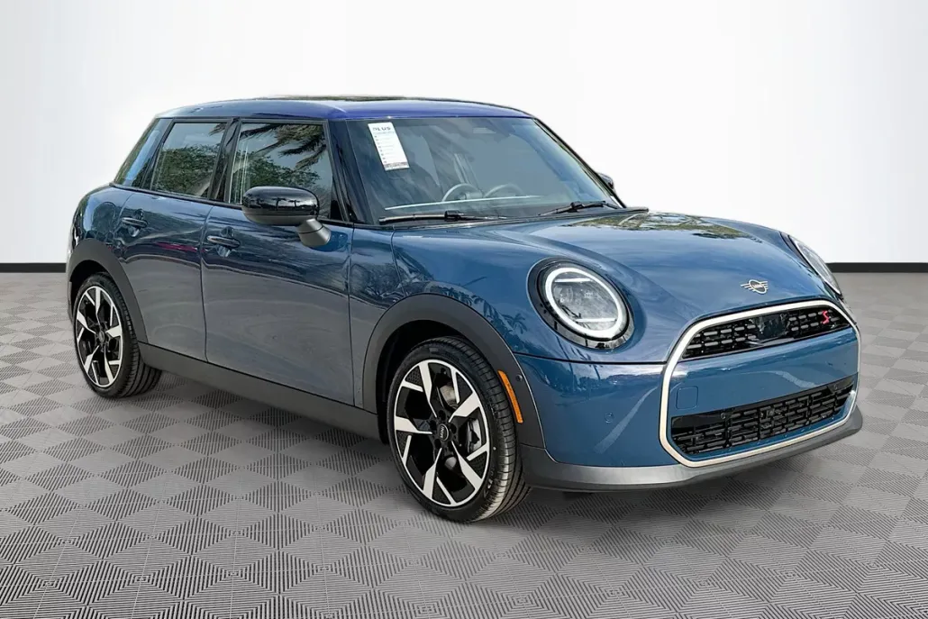 2025 Mini Cooper 4 Door Hardtop Signature photo 1
