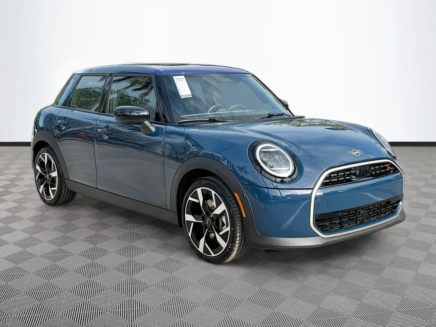 2025 Mini Cooper 4 Door Hardtop Signature photo 1
