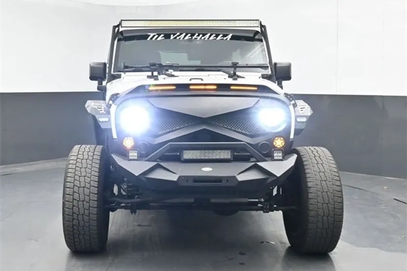 2014 Jeep Wrangler Unlimited Sahara photo 1