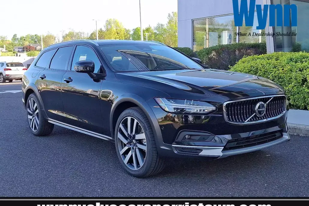 2025 Volvo V90 Cross Country B6 AWD photo 1