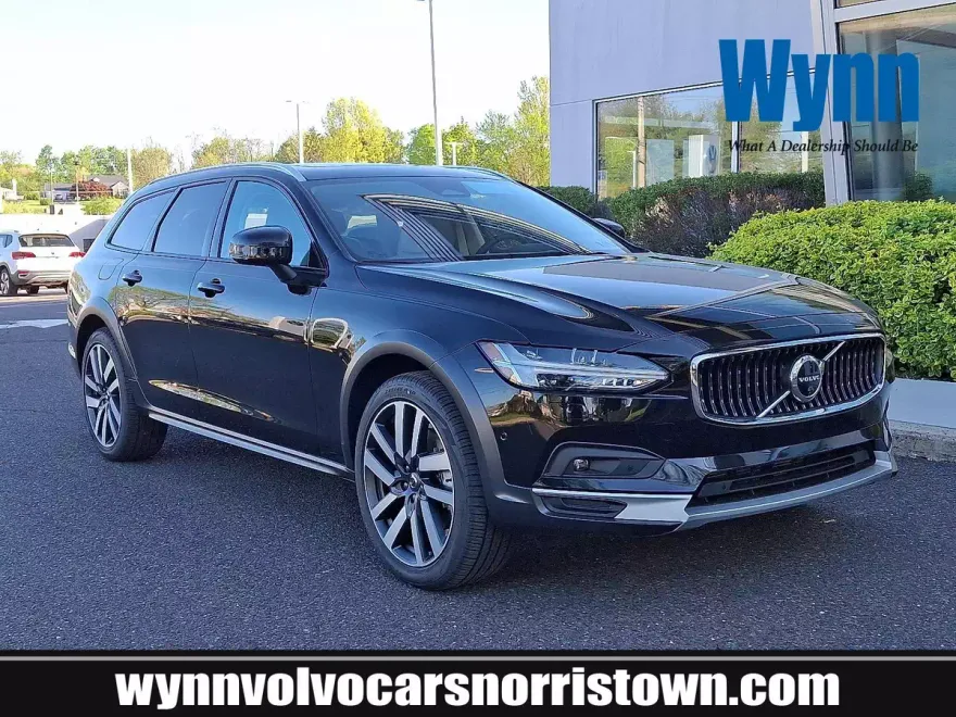 2025 Volvo V90 Cross Country B6 AWD photo 1