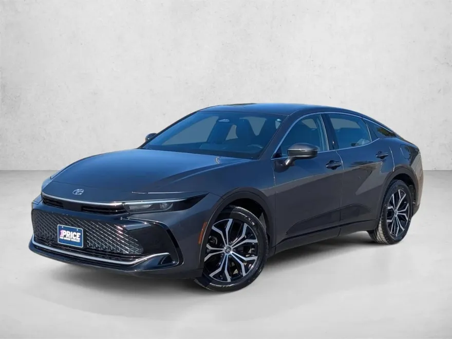 2024 Toyota Crown XLE photo 1