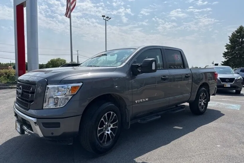 2024 Nissan Titan SV photo 1