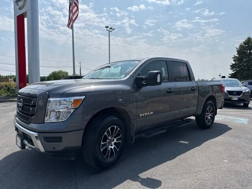 2024 Nissan Titan SV photo 1