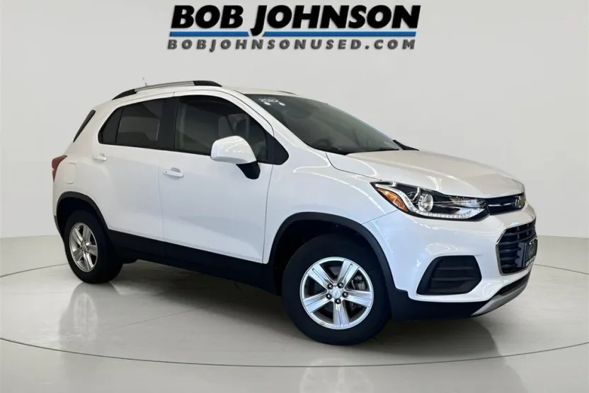 2022 Chevrolet Trax LT photo 1