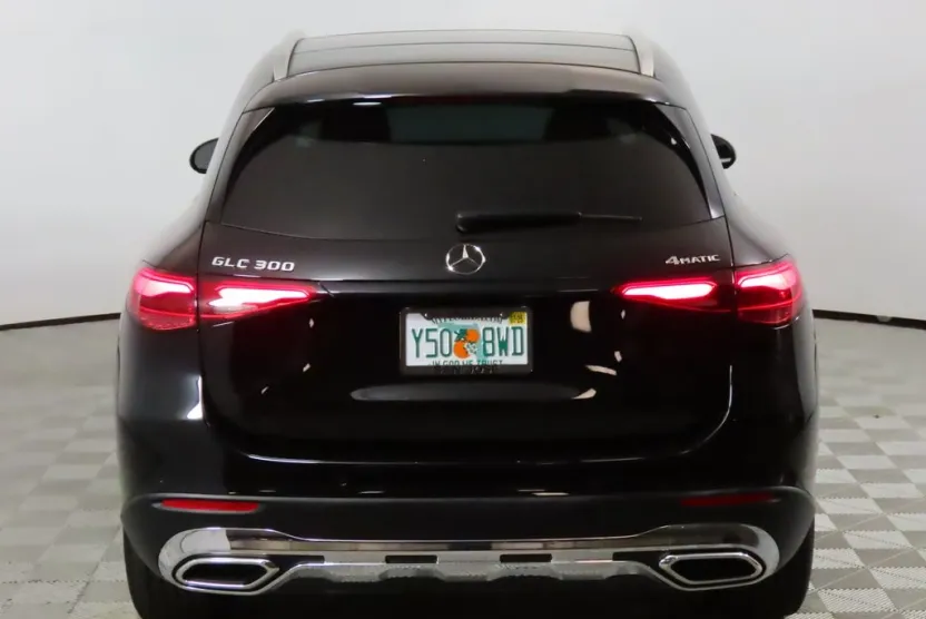 2024 Mercedes Benz GLC 300 photo 1