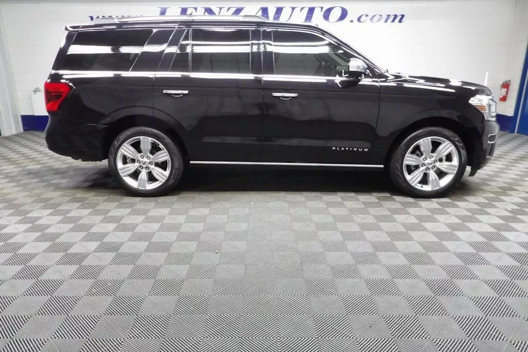 2024 Ford Expedition Platinum photo 1