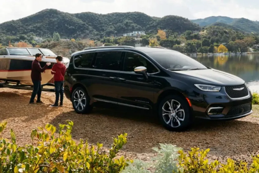 2025 Chrysler Pacifica photo 1