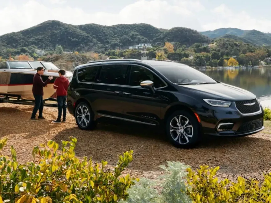 2025 Chrysler Pacifica photo 1
