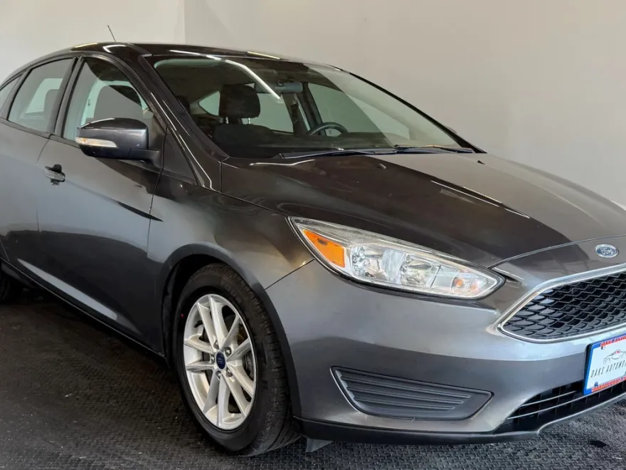 2017 Ford Focus SE photo 1
