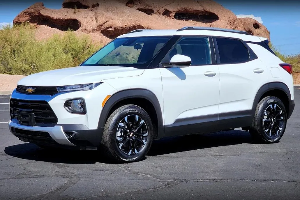 2023 Chevrolet Trailblazer LT photo 1