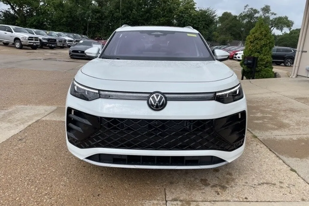 2025 Volkswagen Tiguan SEL R-Line Black photo 1
