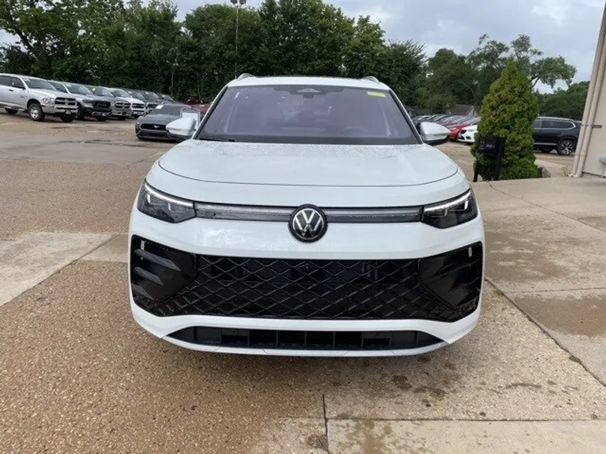 2025 Volkswagen Tiguan SEL R-Line Black photo 1