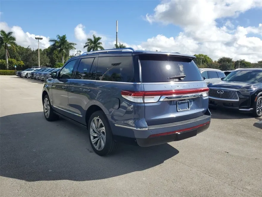 2023 Lincoln Navigator Reserve photo 1
