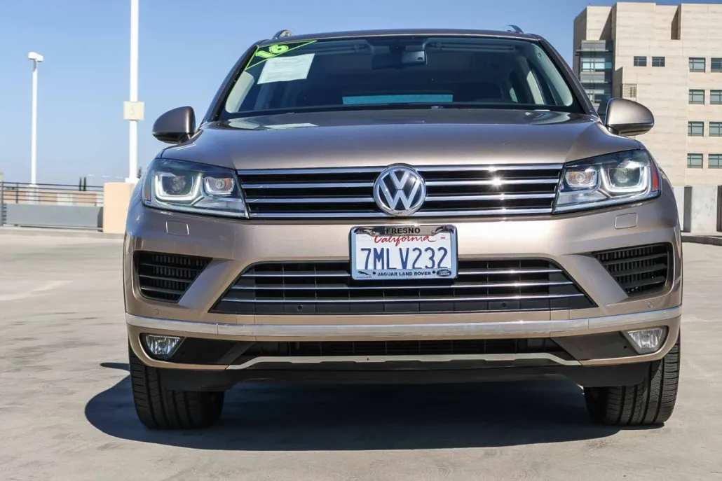 2016 Volkswagen Touareg Lux photo 1