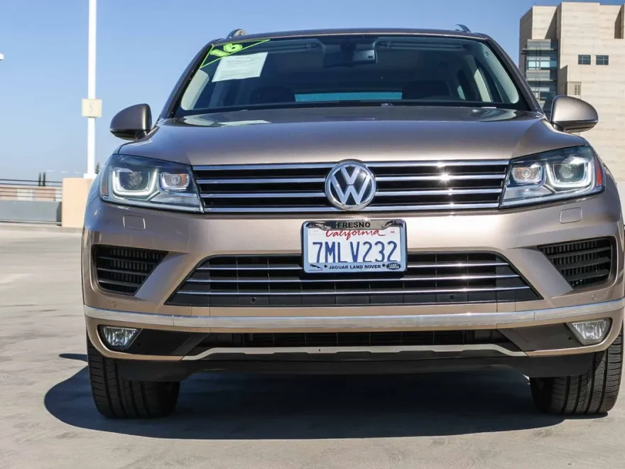 2016 Volkswagen Touareg Lux photo 1