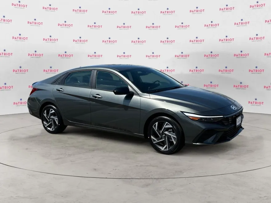2025 Hyundai Elantra SEL Sport photo 1