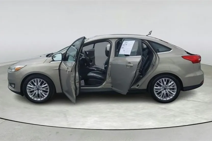 2015 Ford Focus Titanium photo 1