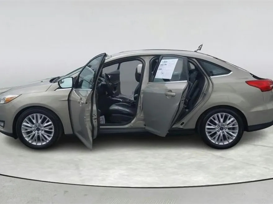 2015 Ford Focus Titanium photo 1